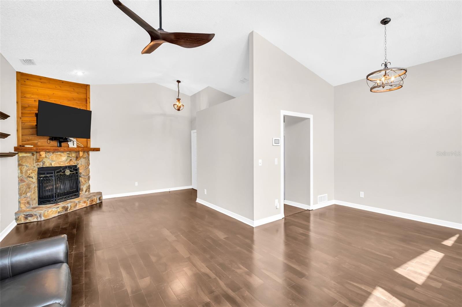 WALK INTO VAULTED CEILINGS