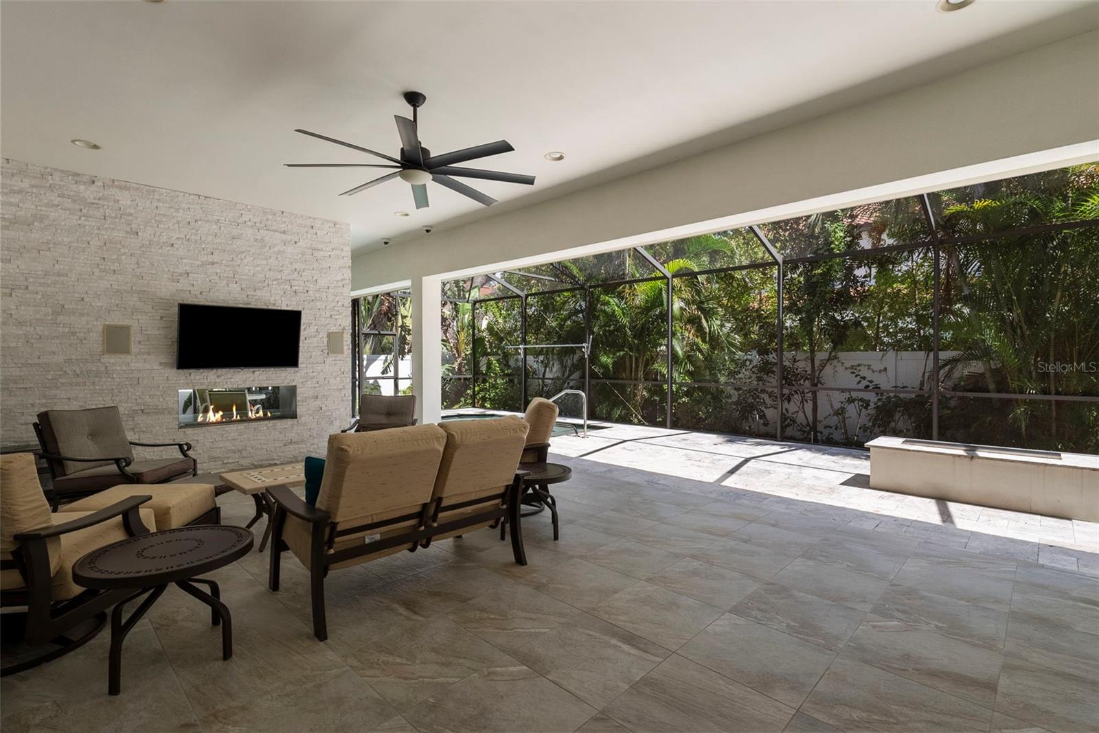 Outdoor Gas Fireplace and Firepit