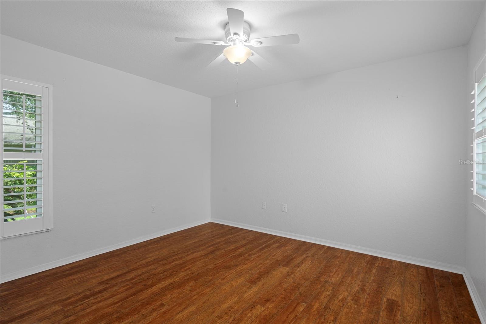 Another large guest bedroom!