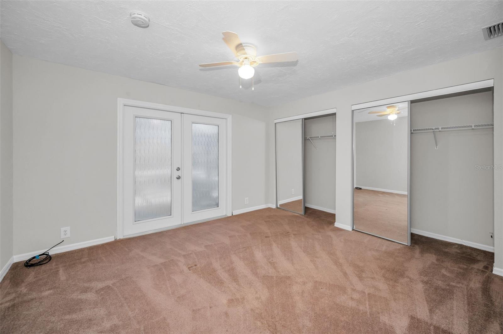 2nd Bedroom with access to the pool