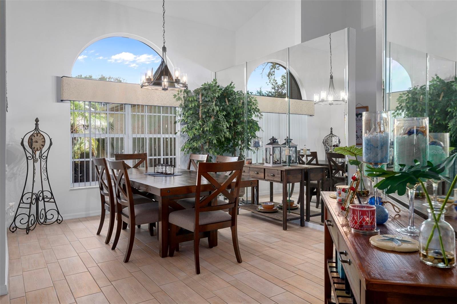 Spacious dinning room with full wall mirrors!