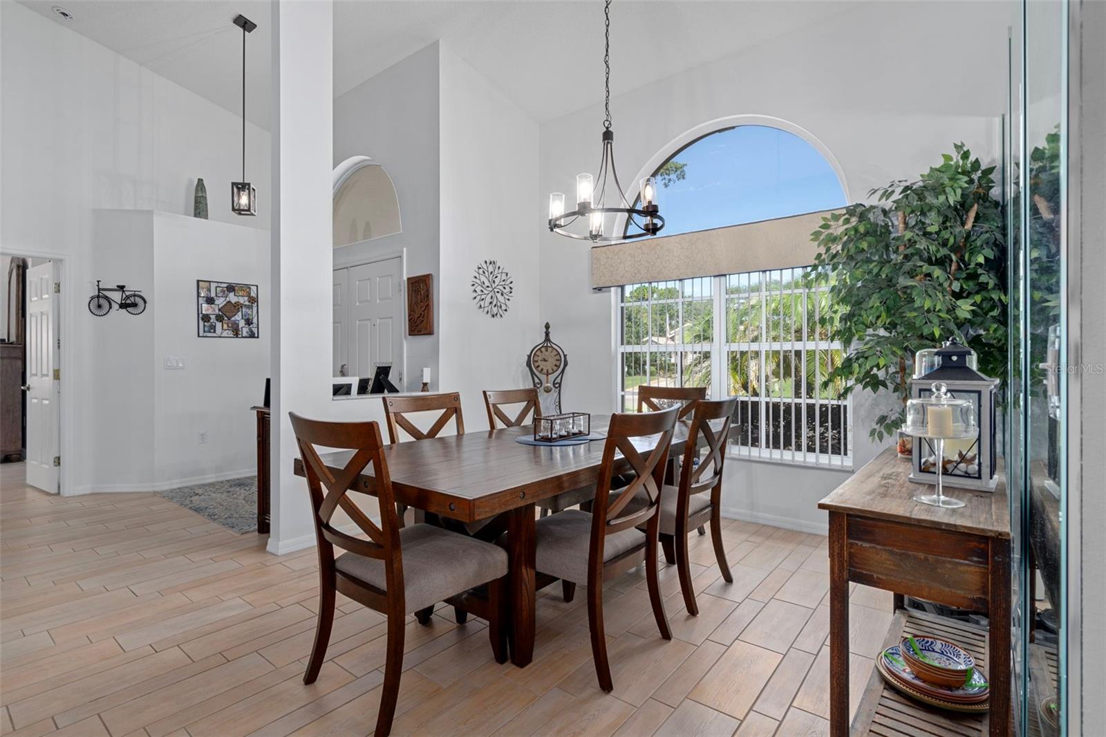 Just imagine the dinners you could host here.