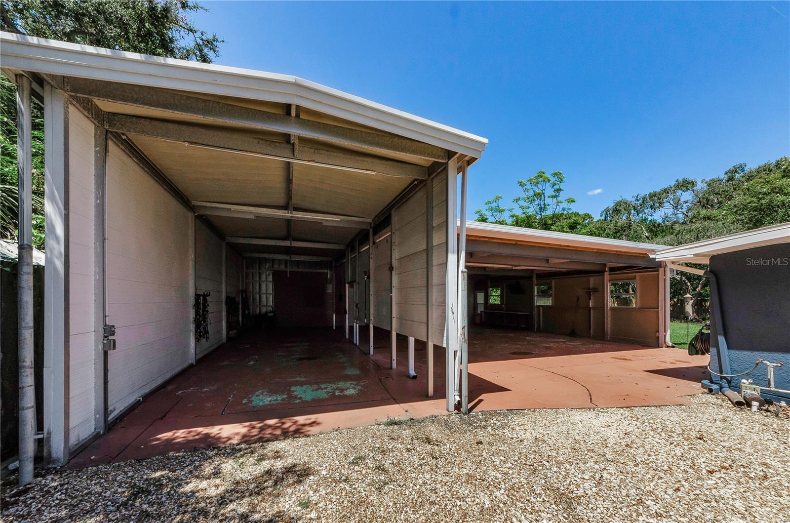Massive carport