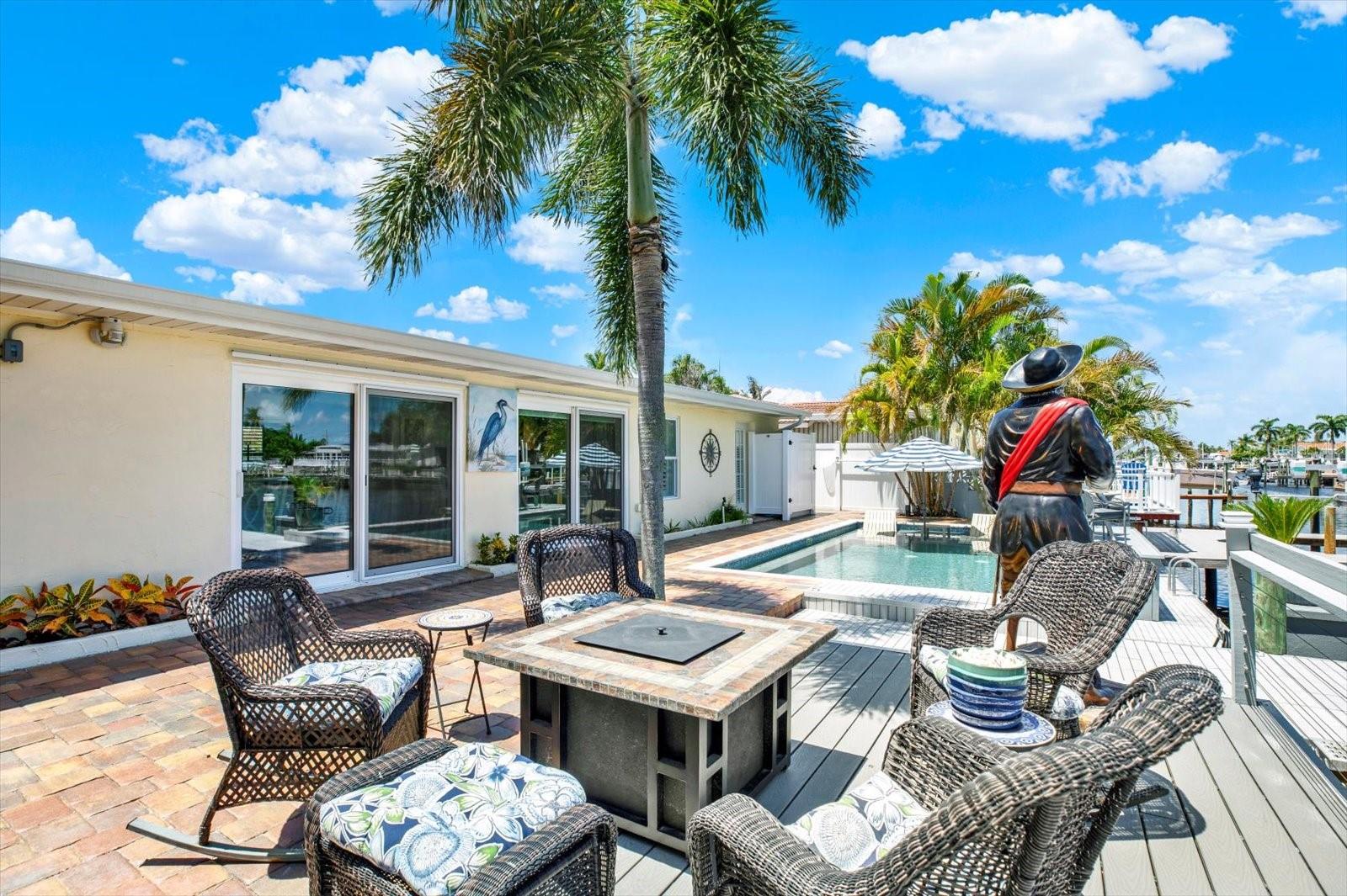 Entertaining spaces abound !