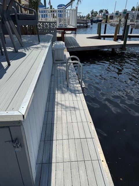 lots of deck space + extra storage boxes convey.