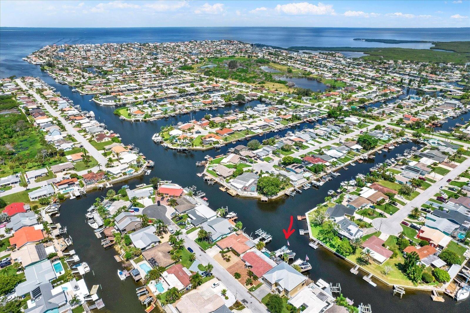 Direct Gulf access, no bridges. Deep wide channel. 2 minutes to the open gulf waters !