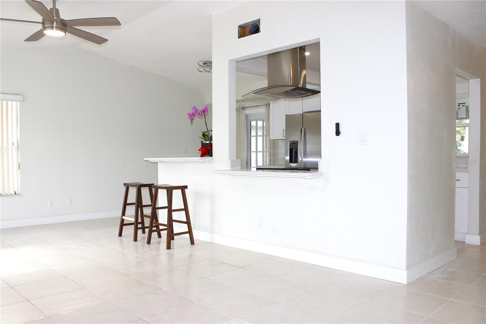 LIVING/DINING ROOM