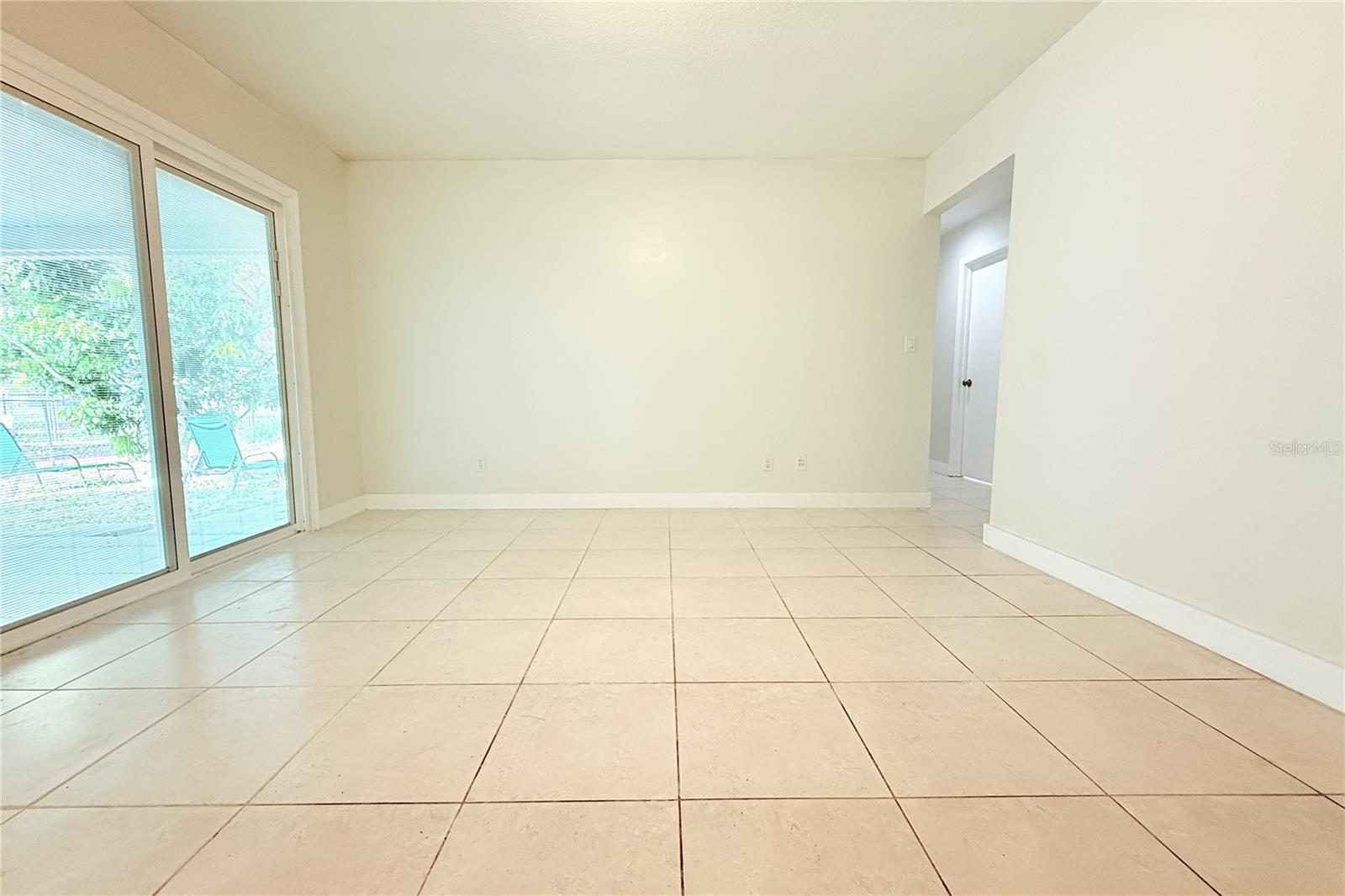 FAMILY ROOM EXIT TO BACK PORCH