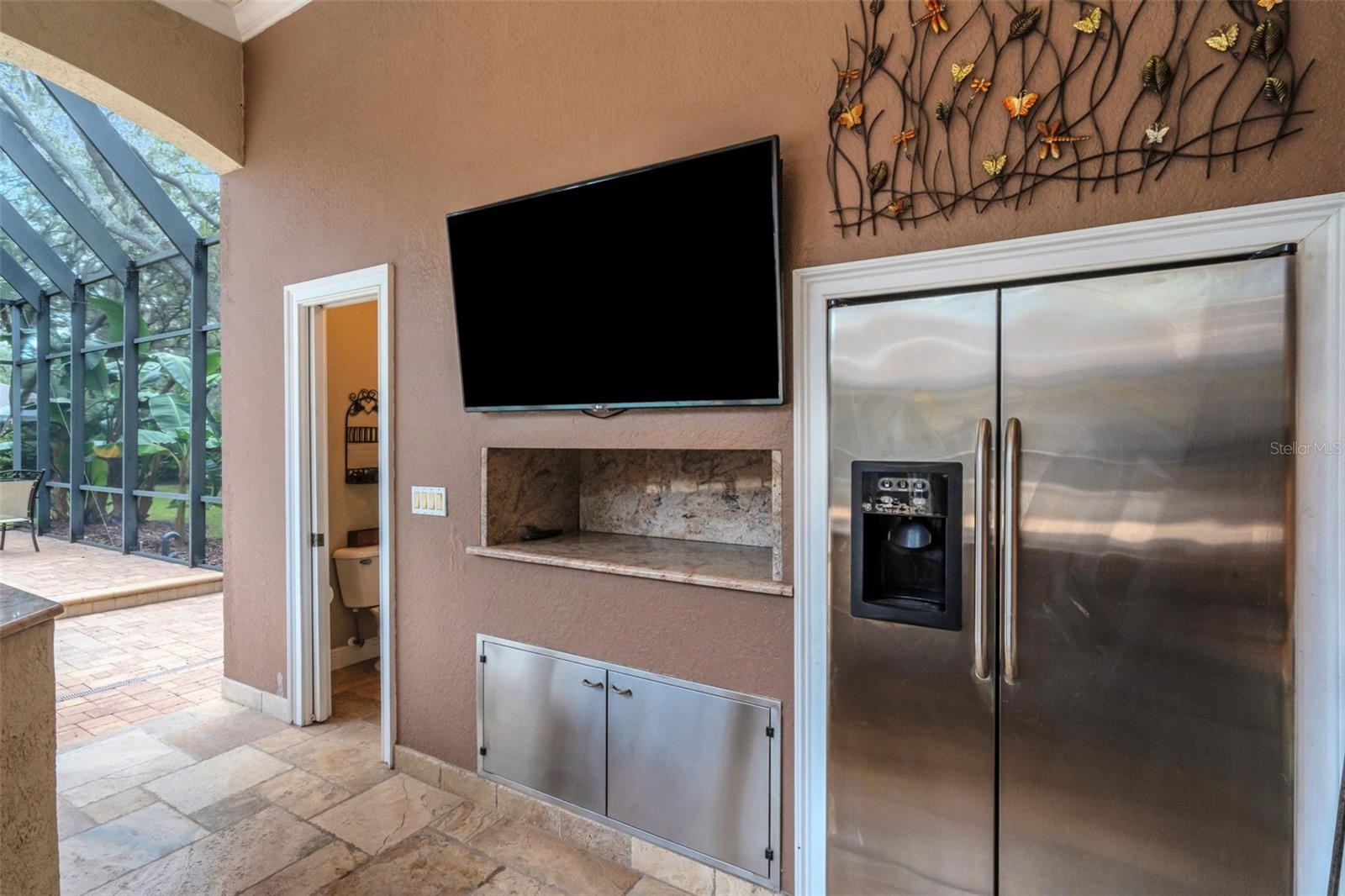 Full Outdoor Kitchen