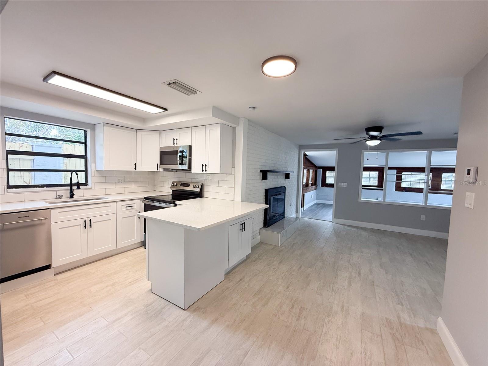 Kitchen Breakfast Bar