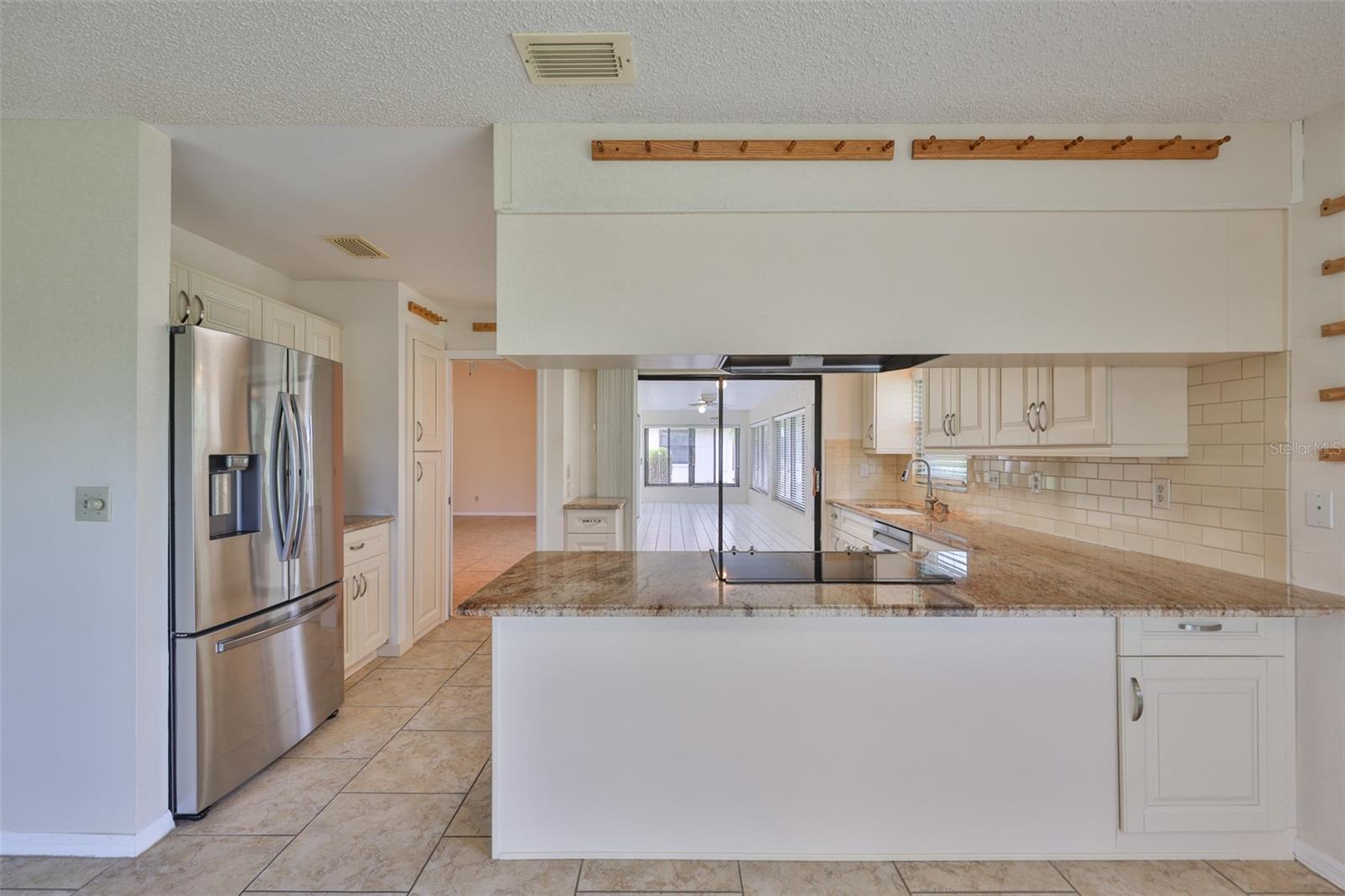 Breakfast bar, granite counters, solid wood cabinets, stainless french door refrigerator