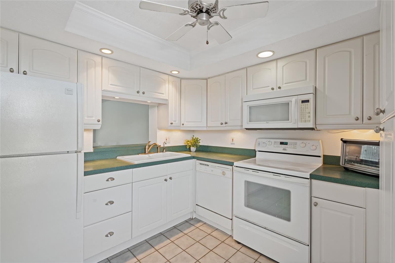Just the right-size kitchen for an active Florida lifestyle.
