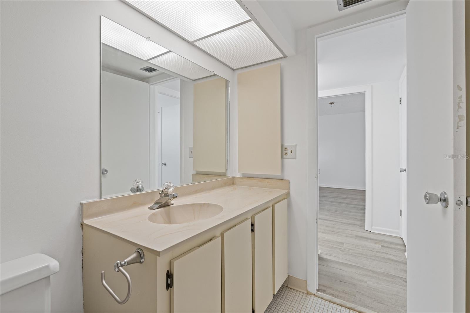 Second bathroom.