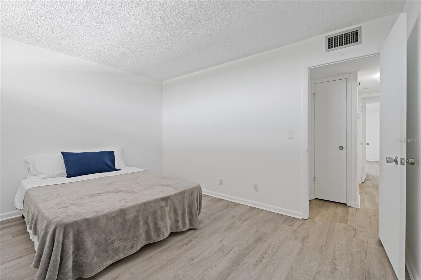 Second bedroom.