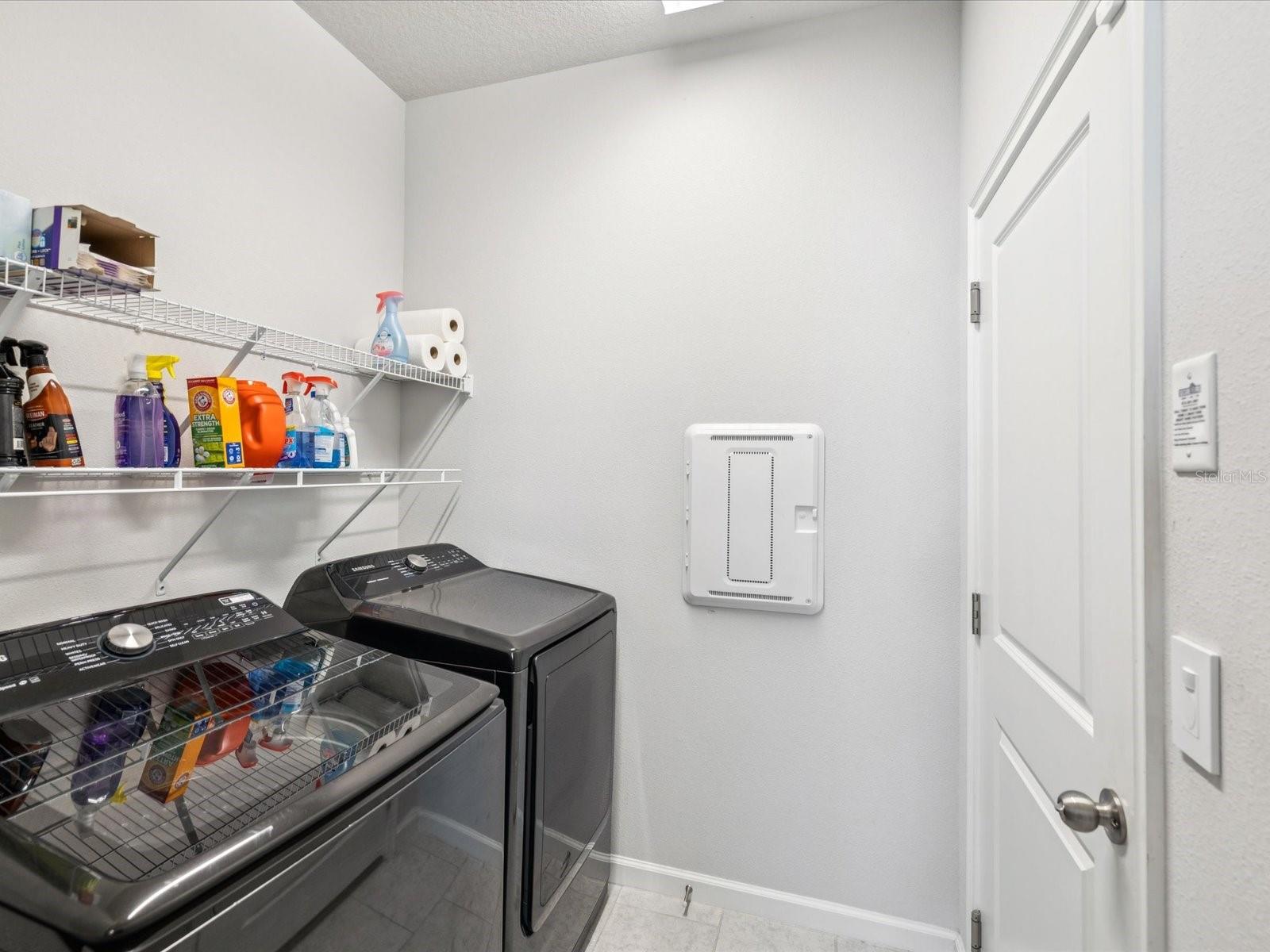 Indoor Laundry Room w/garage access