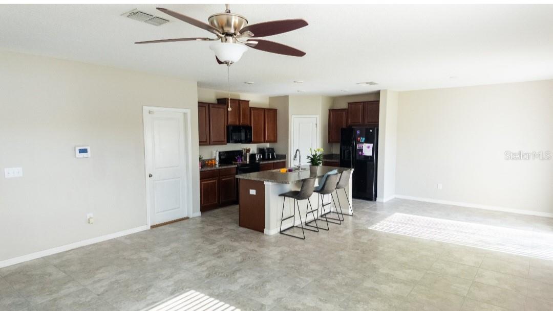 OPEN FLOOR PLAN