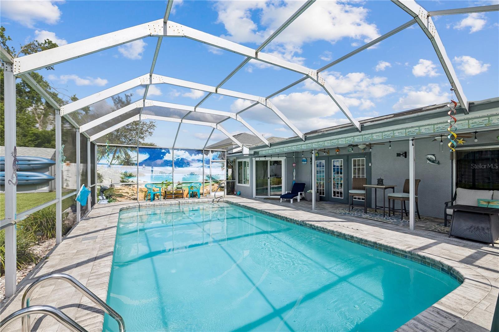 Pool w/Privacy Screen