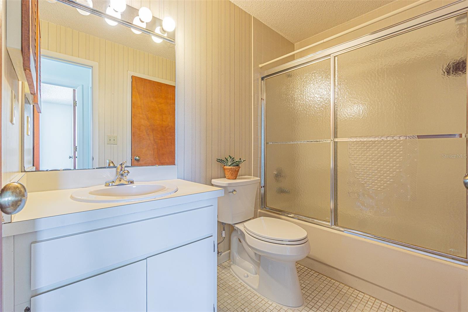 3rd Floor Bath with Tub and Shower.