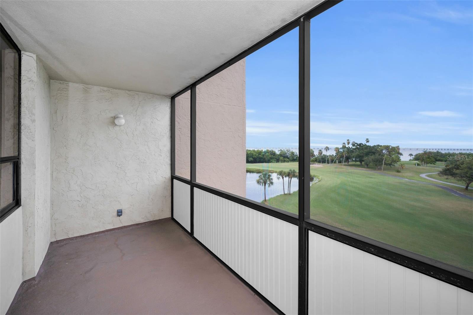 Step out onto your large balcony overlooking the golf course, pond and wide views of Tampa Bay!
