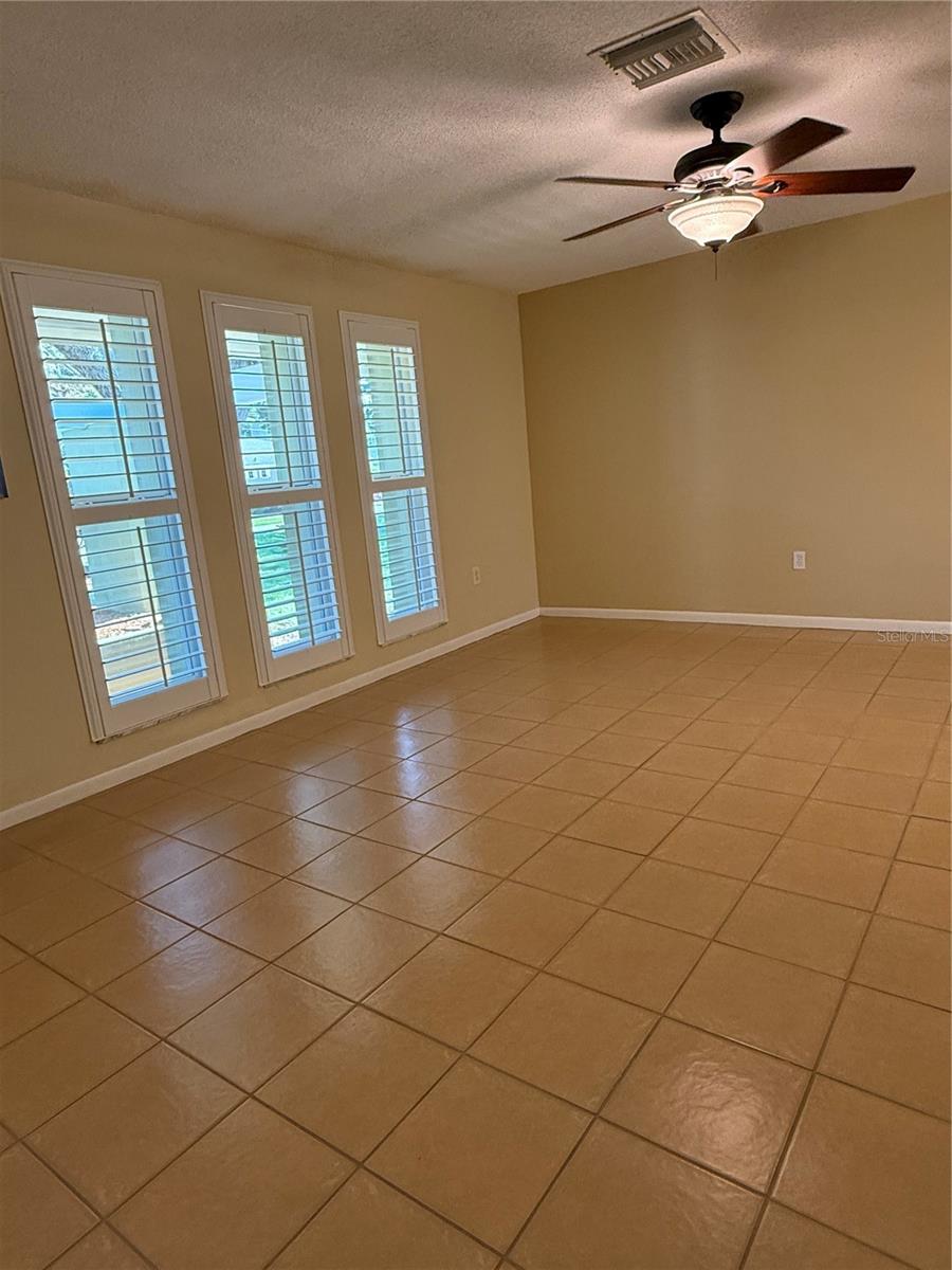 Large Living room w/ windows