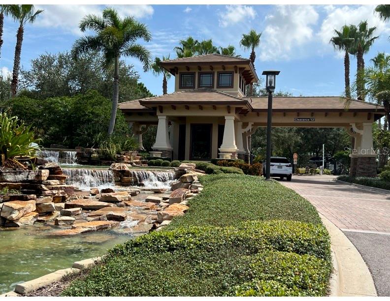 Entrance to Valencia Lakes
