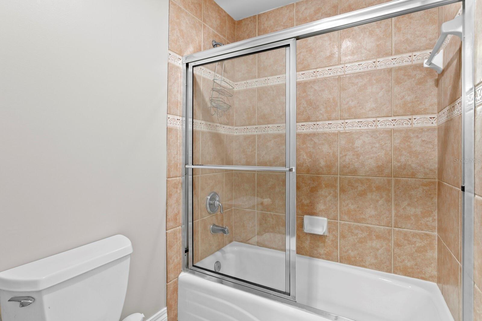 Tub/shower combo in Jack-n-Jill bath
