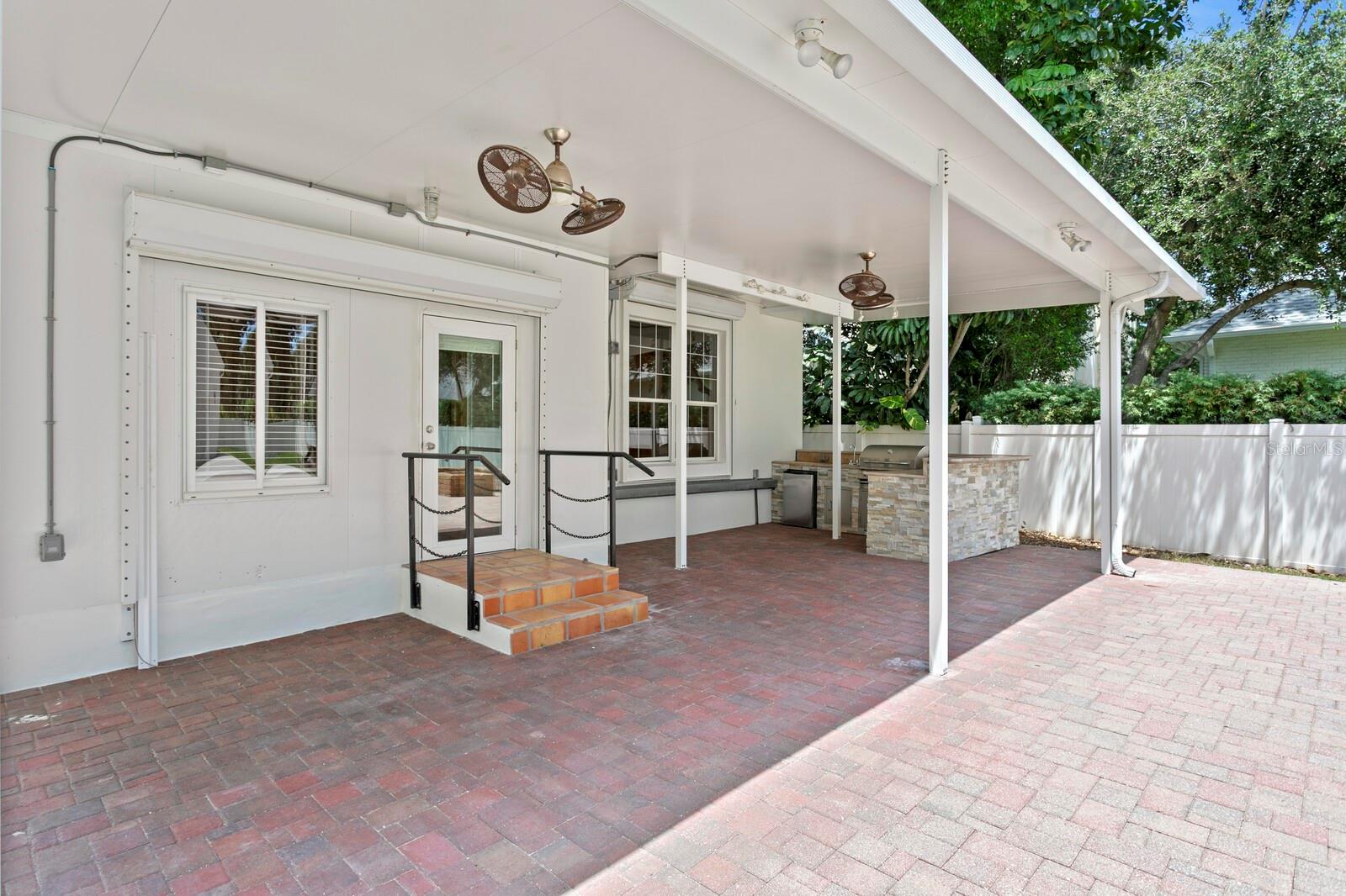 400sqft covered lanai