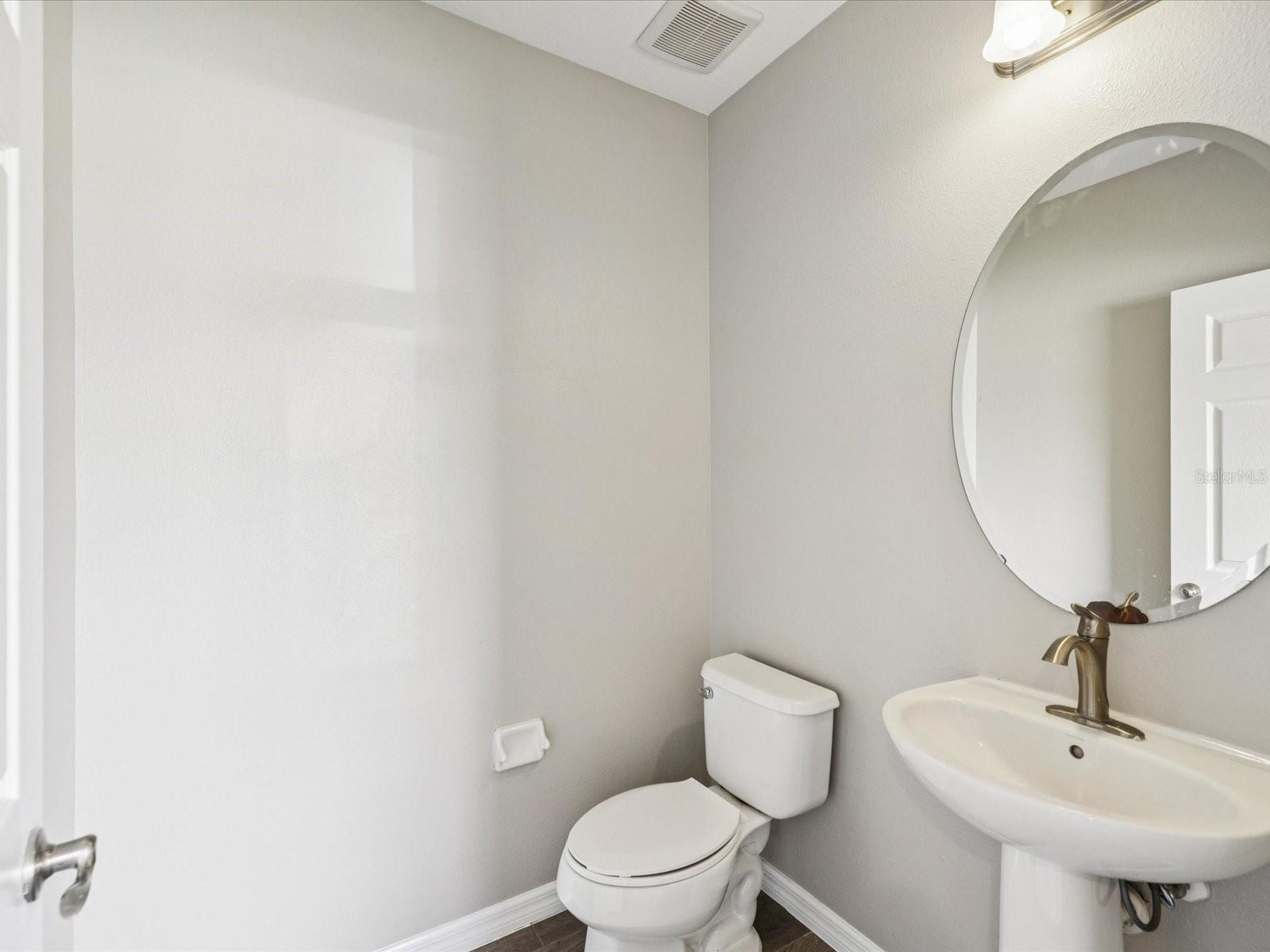 1/2 bath on floor 1
