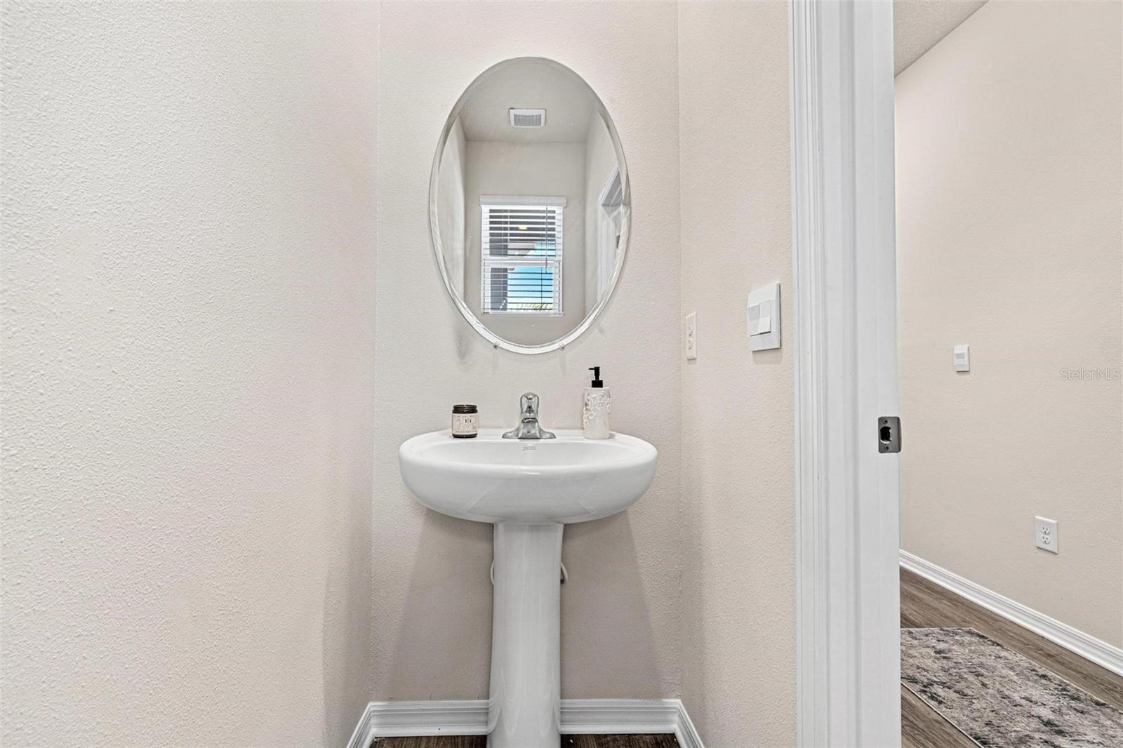 Guest Bathroom 1st floor