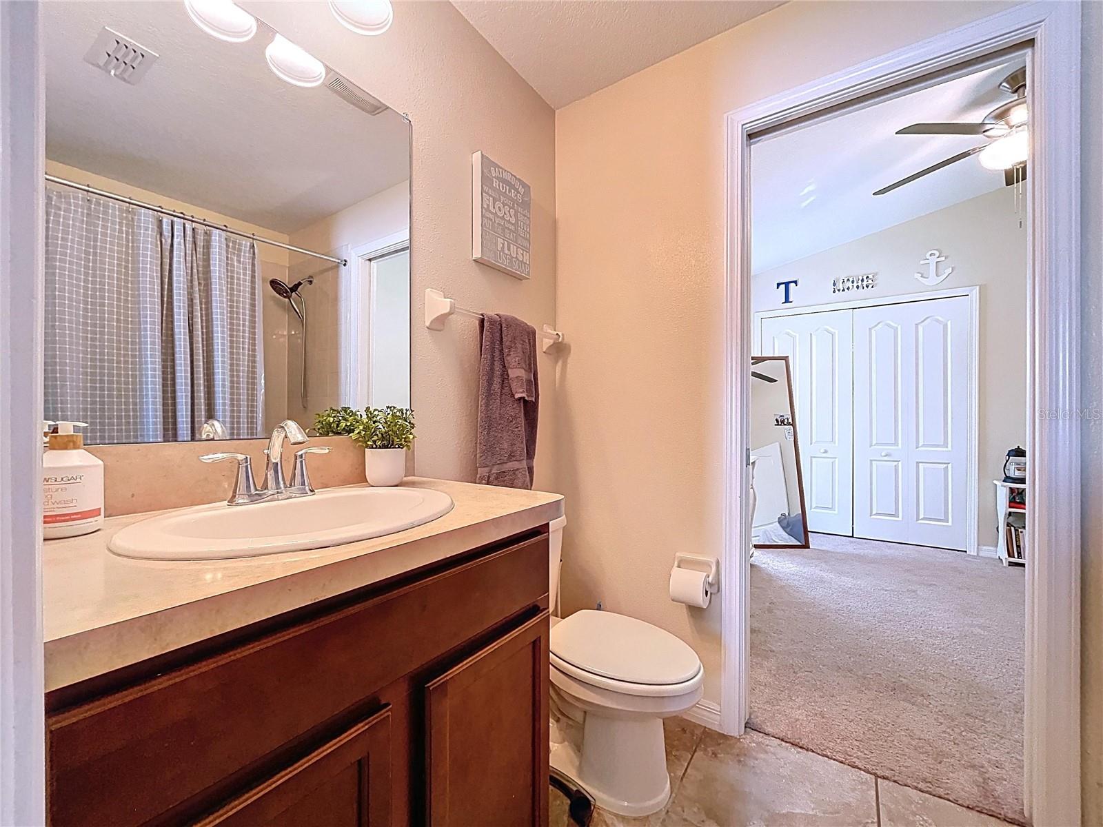 Bathroom 2(Jack and Jill)