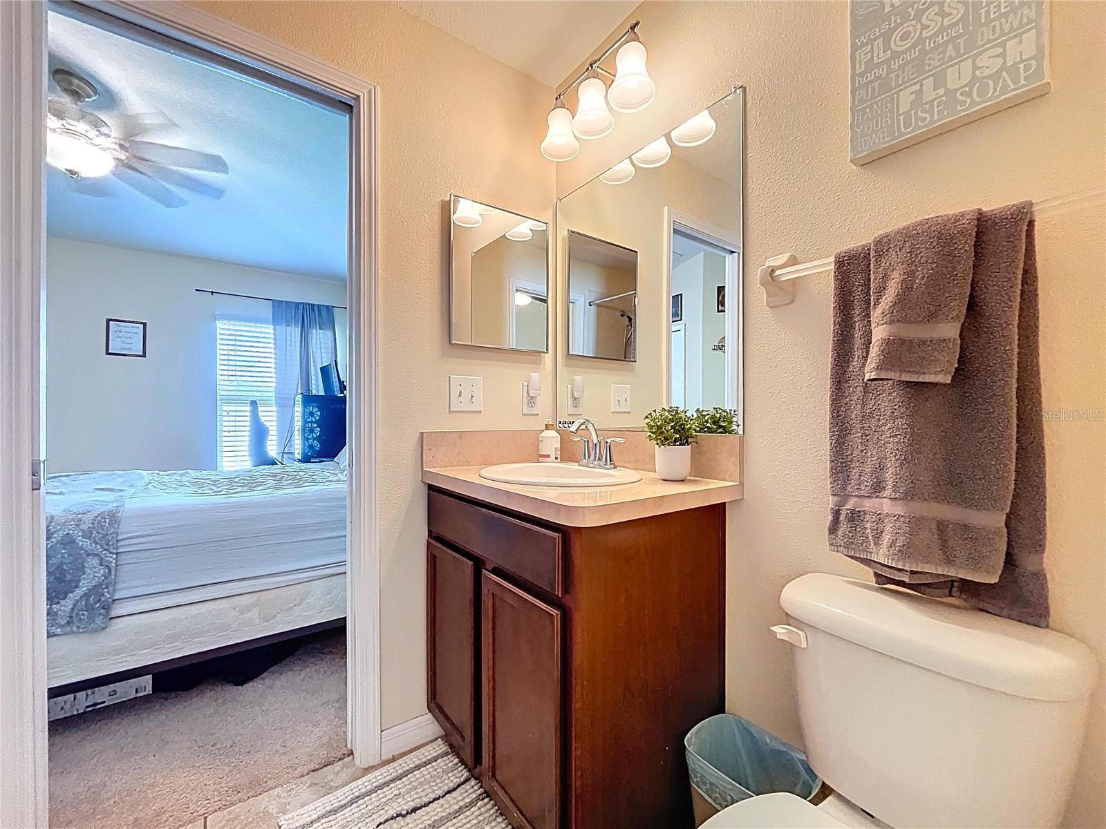 Bathroom 2(Jack and Jill)