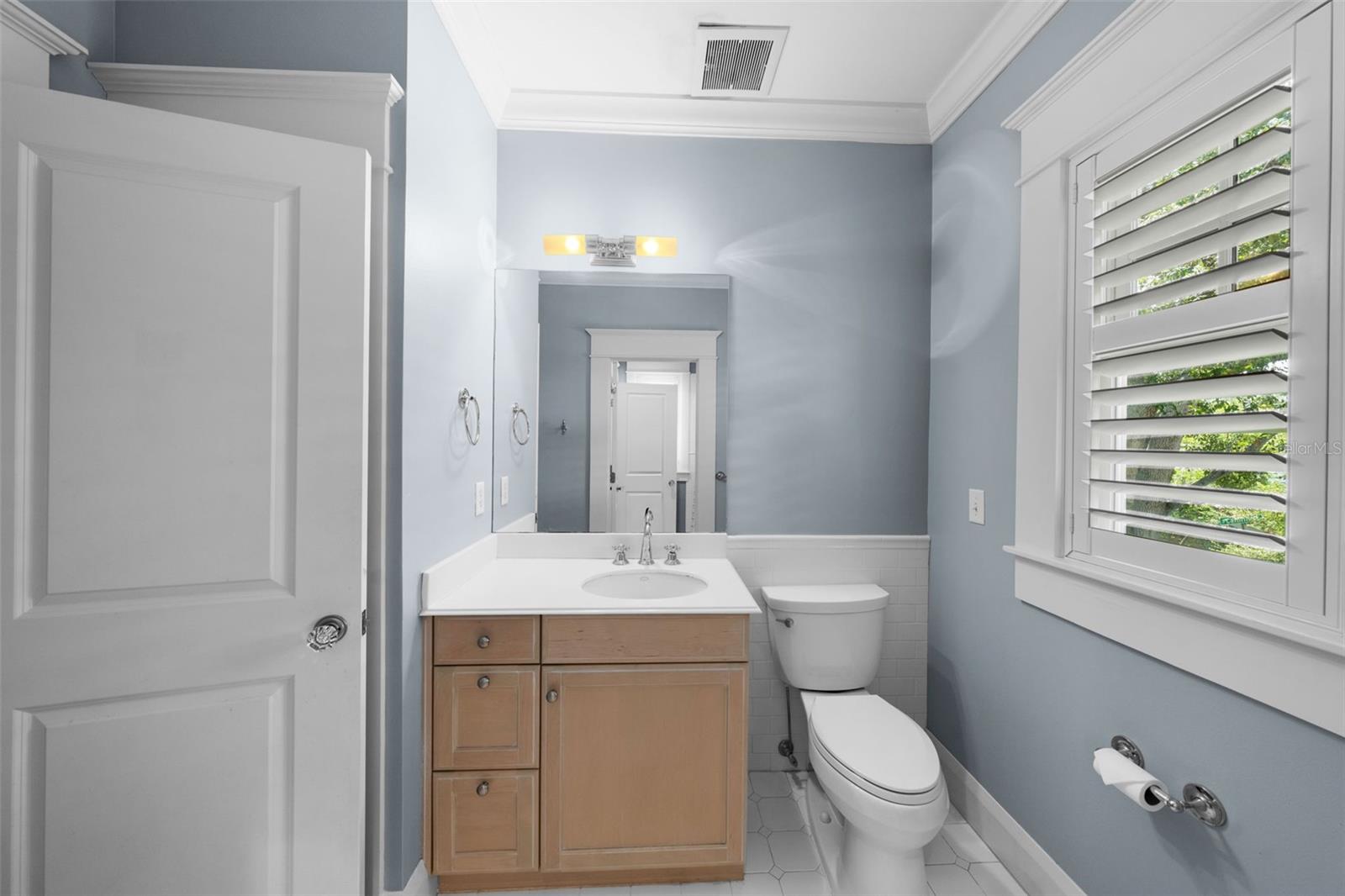 Bedroom 3 half bath
