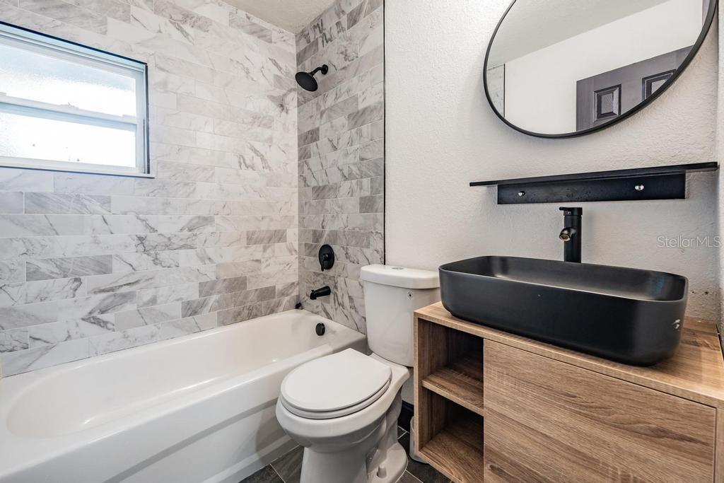 IN-LAW SUITE BATHROOM