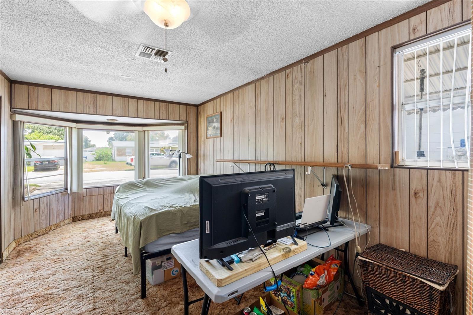 Additional room with a closet