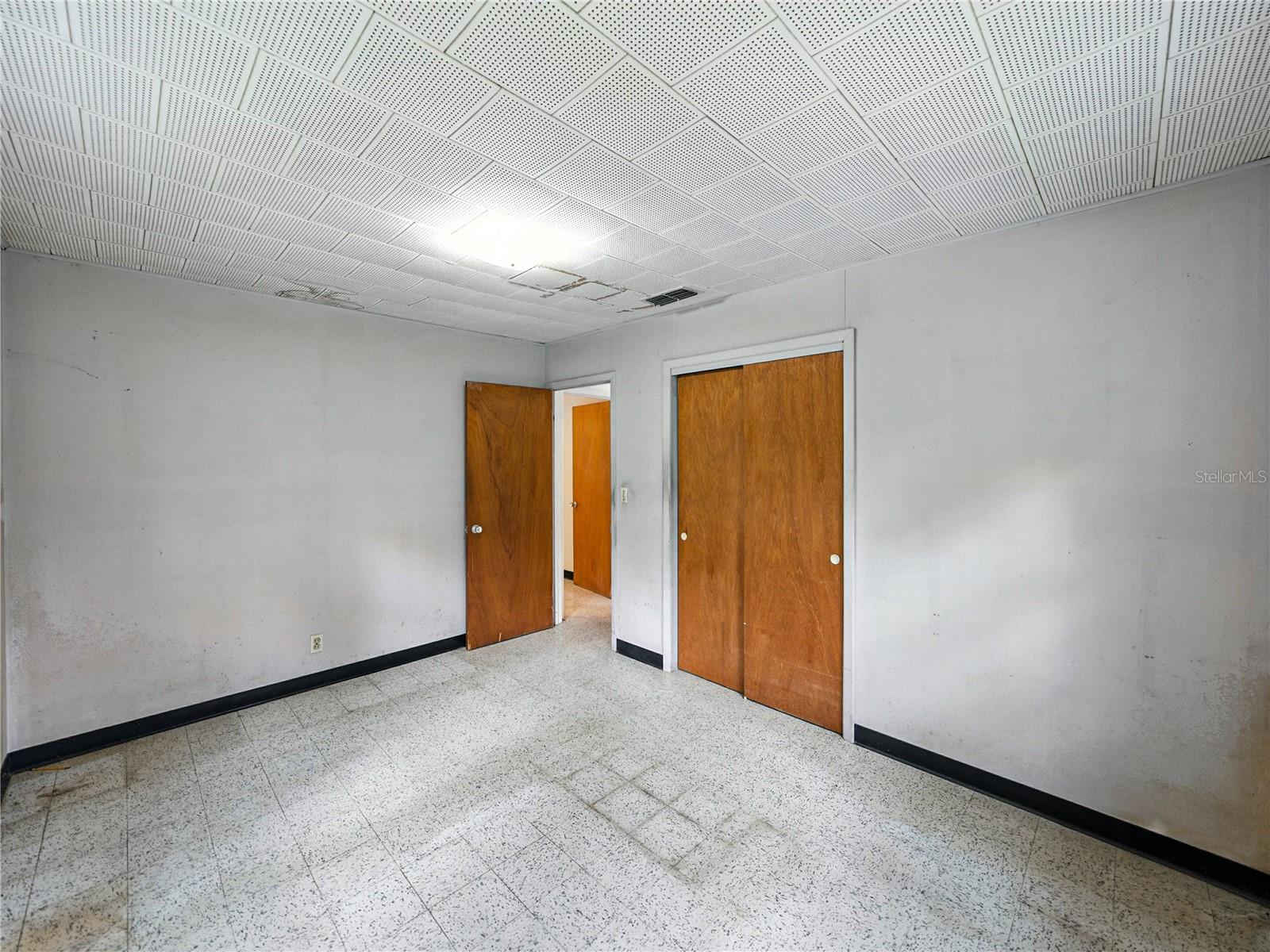 TB8413786