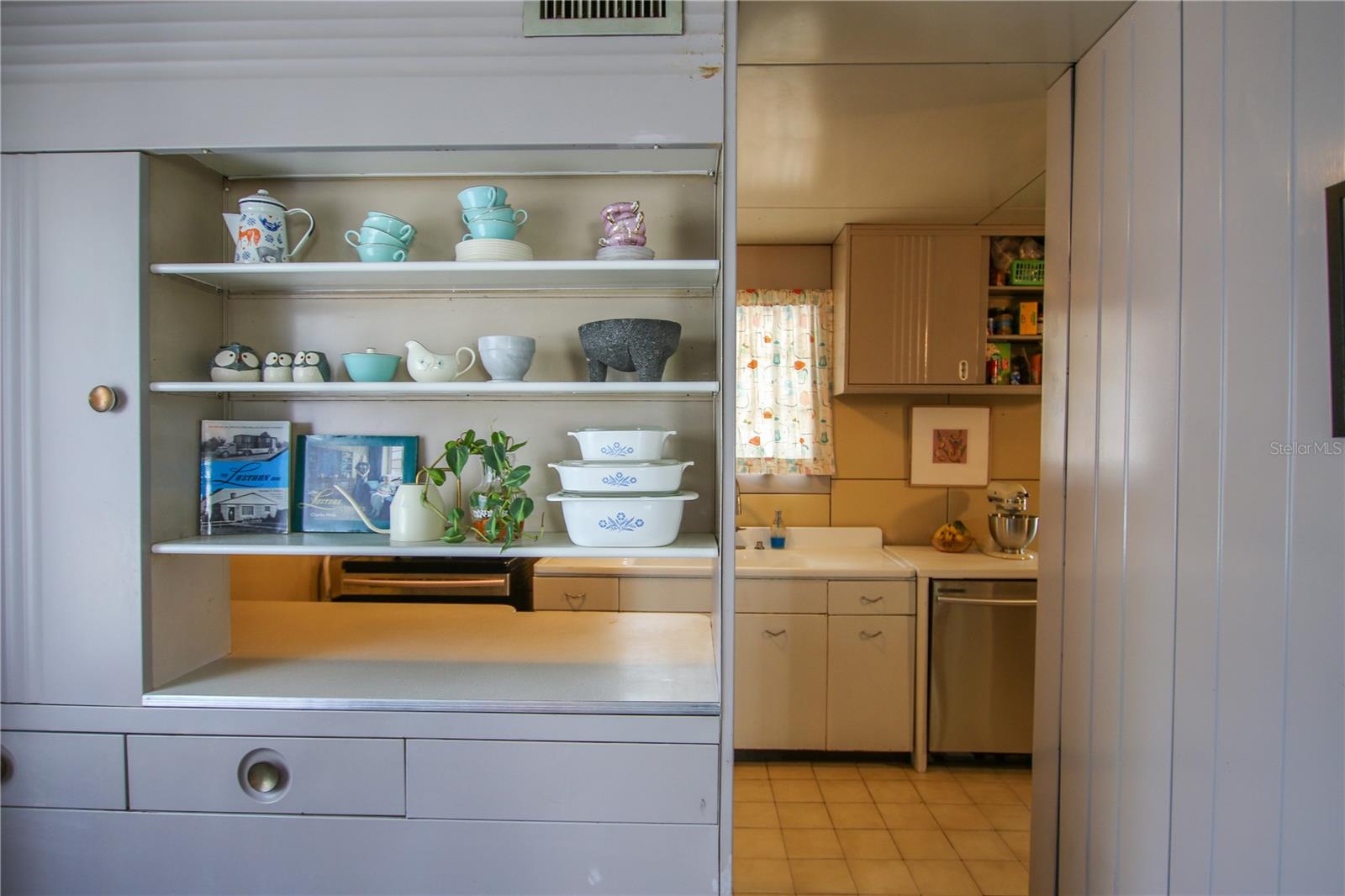 Display all your retro cookware.