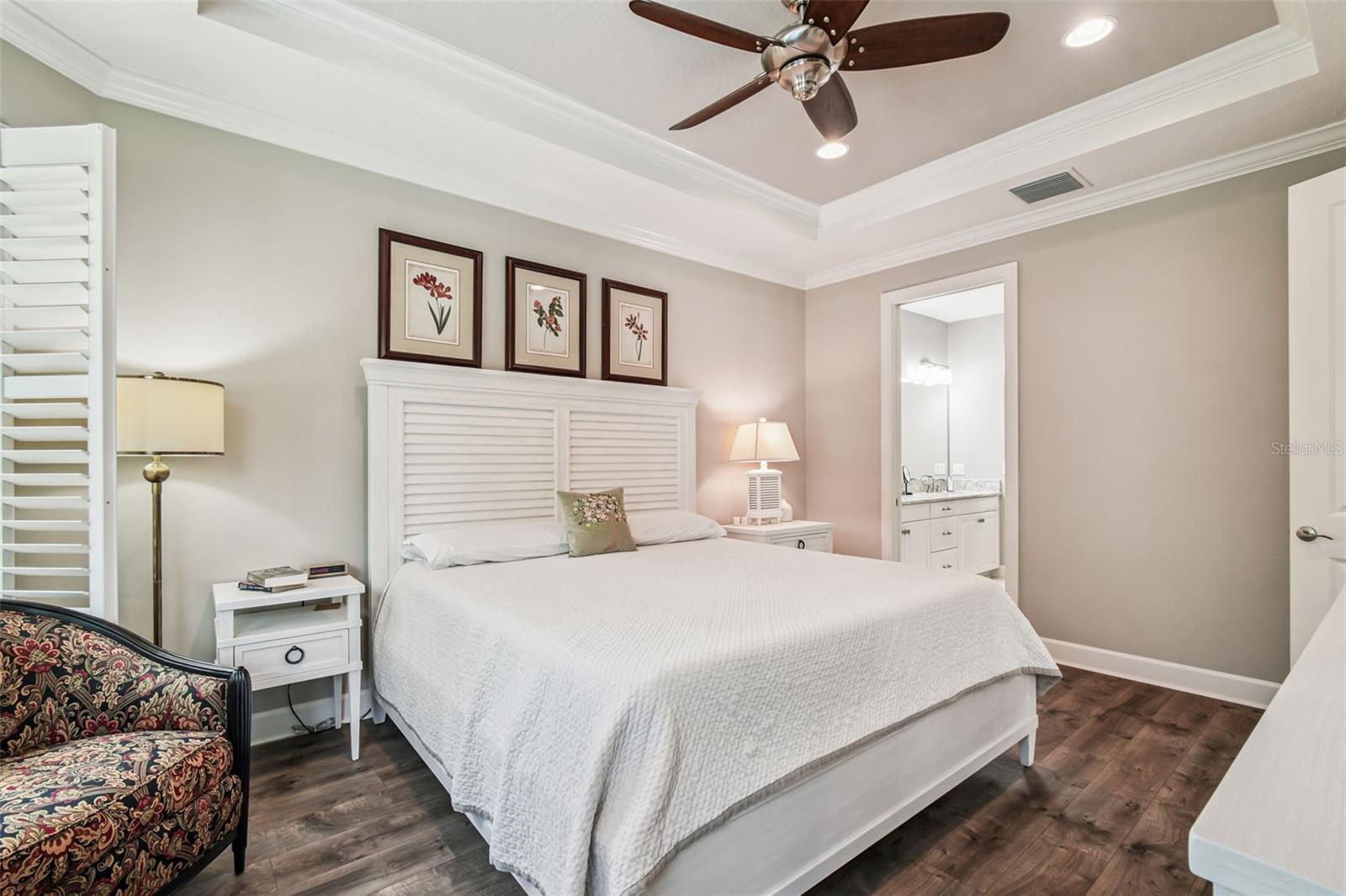 Tray ceilings, laminate flooring
