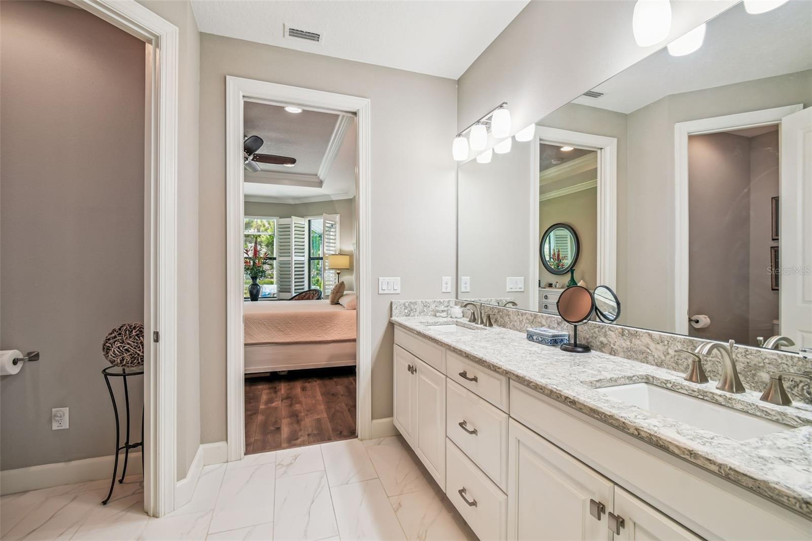dual sinks and quartz counter tops