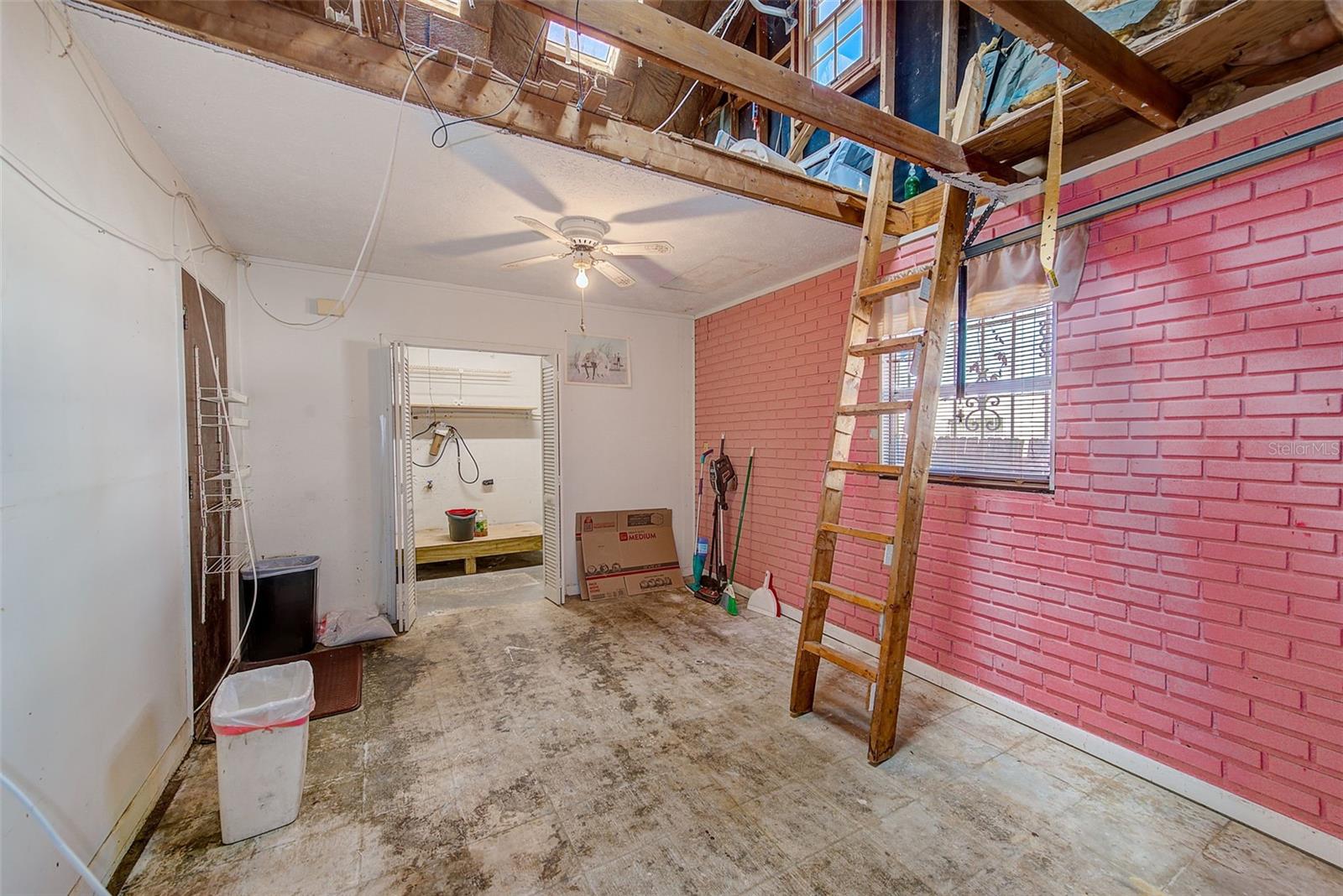 LAUNDRY AREA