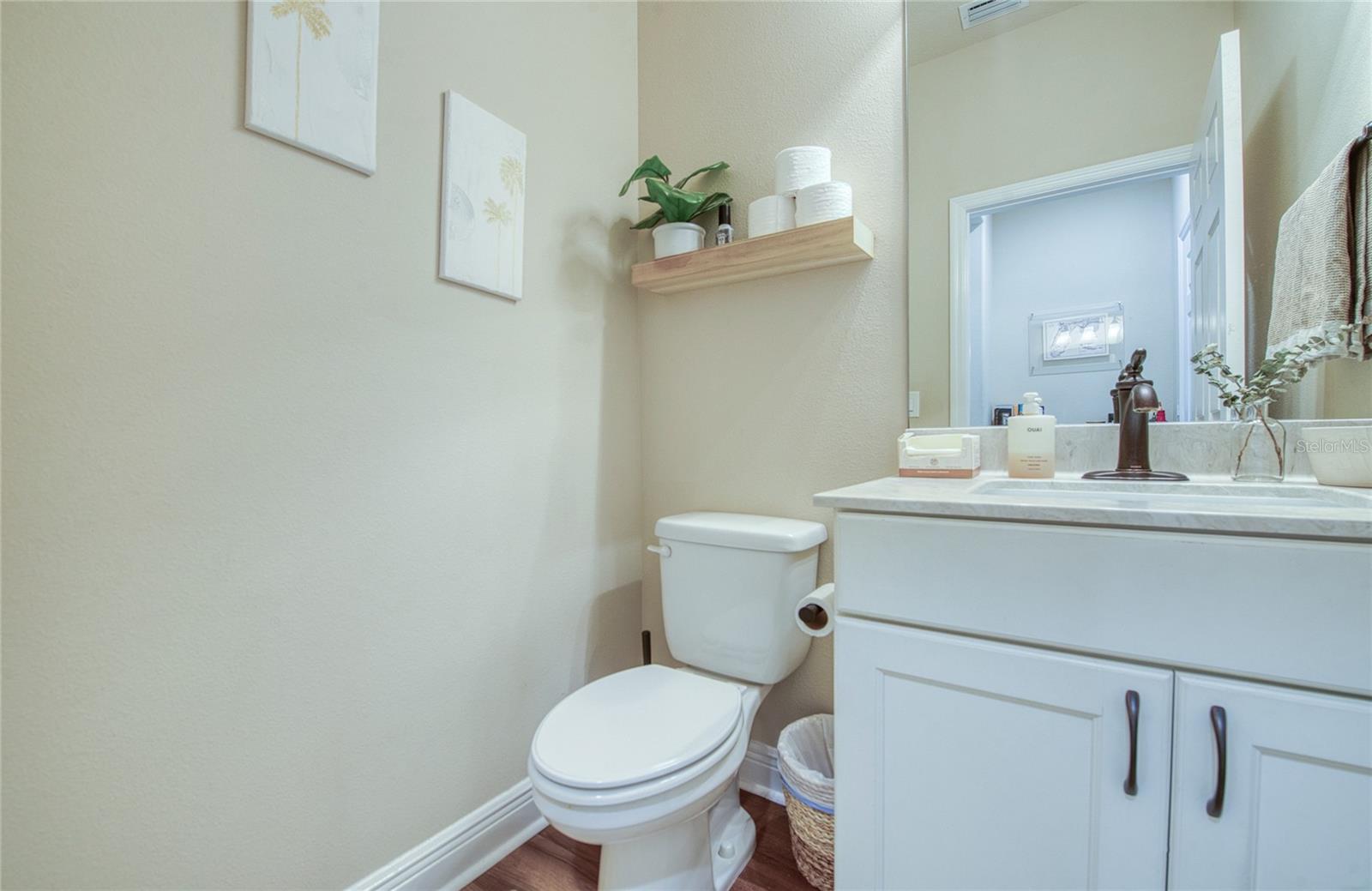 Half Bathroom/1st floor