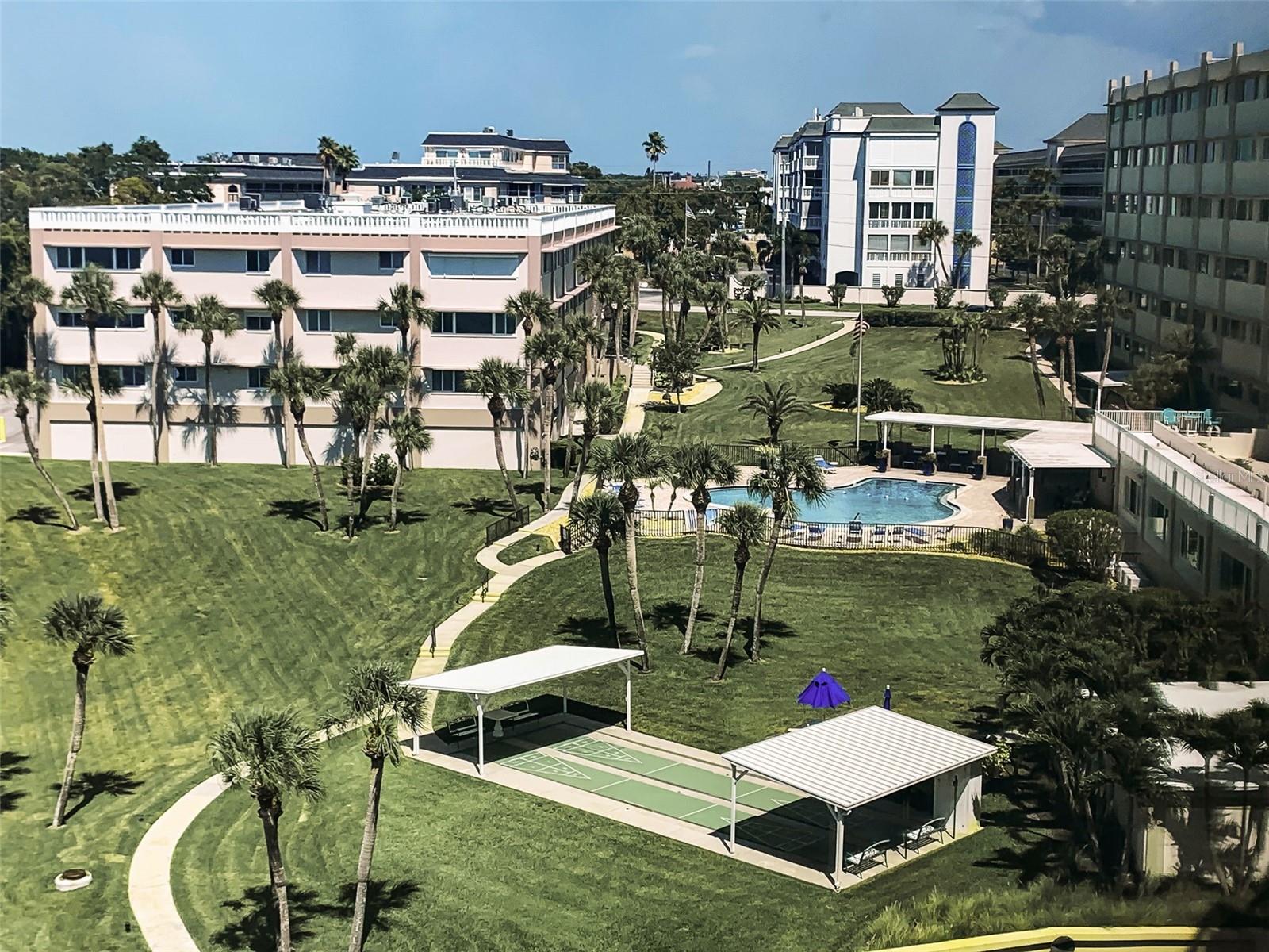 Harbour Club Community Pool