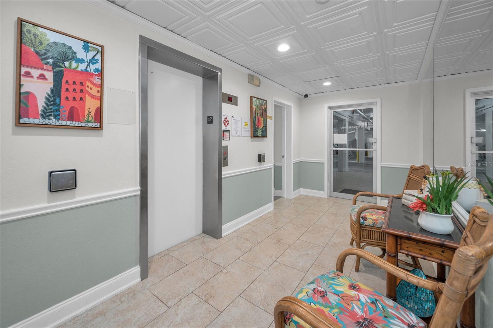Lobby elevator