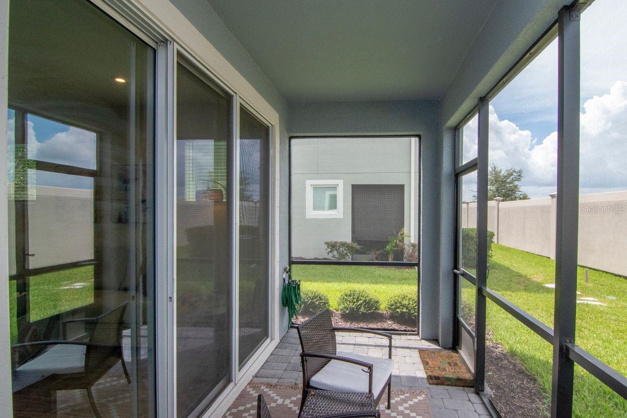 Beautiful Private Screened lanai