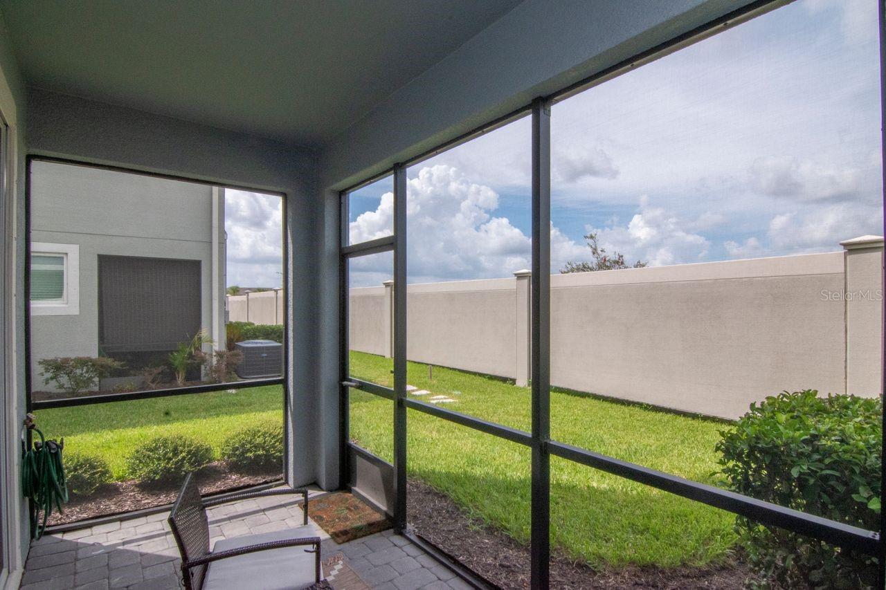 Beautiful Private Screened lanai