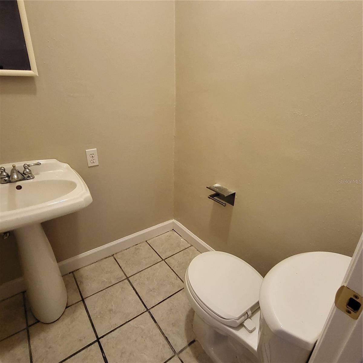 Ensuite powder bathroom