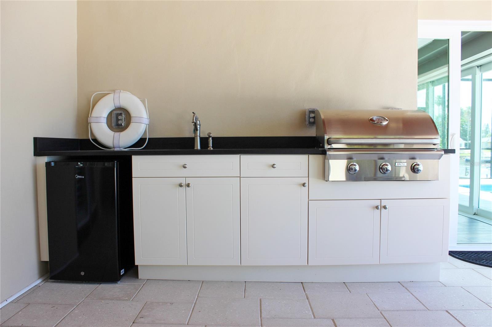 Outdoor kitchen