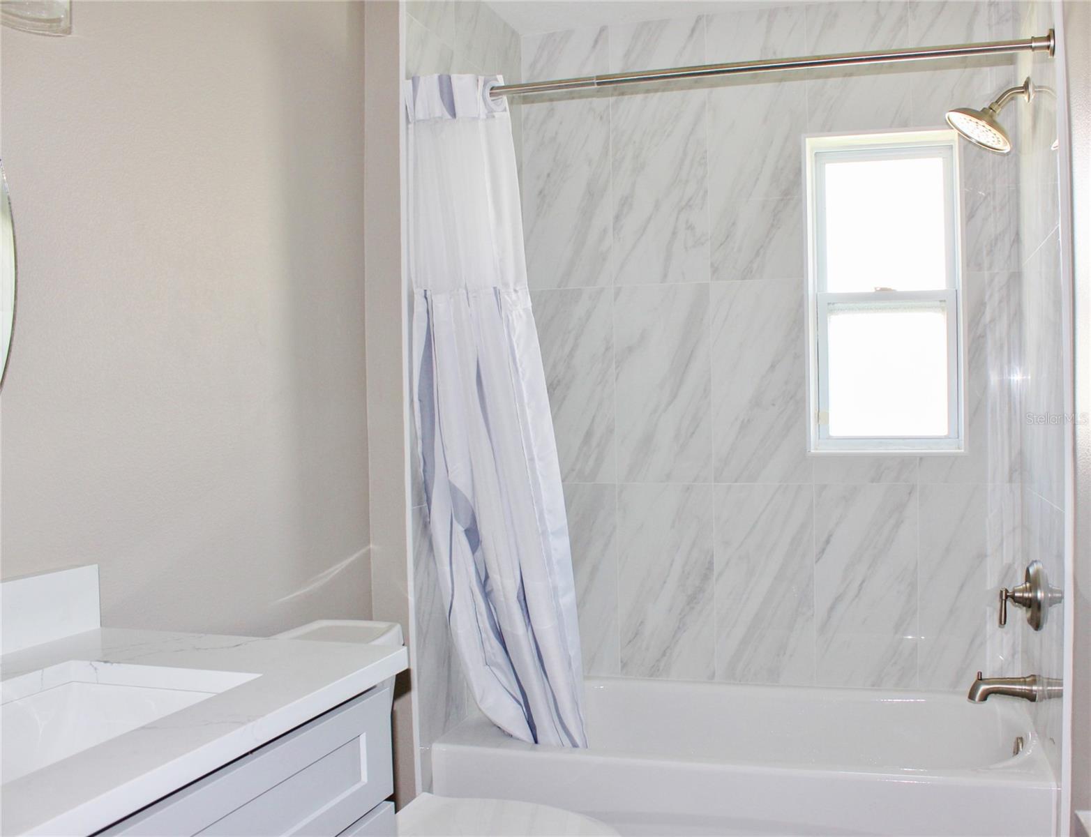 Guest BathroomTub/Shower