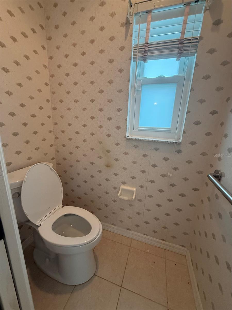 TB8414079