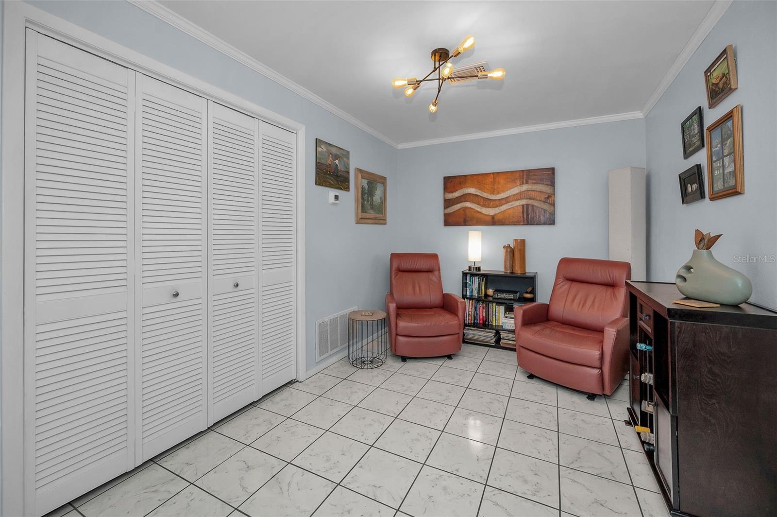 Large Storage Closet/Extra Pantry Space