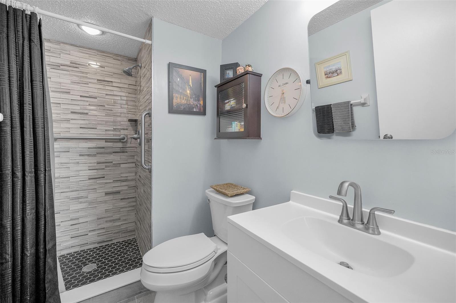Updated Primary Suite Bath